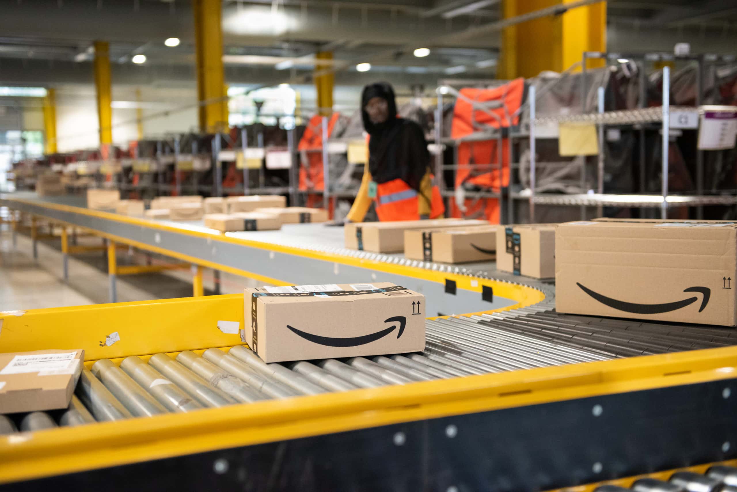 9 Supply Chain Logistics Lessons to Learn from Amazon
